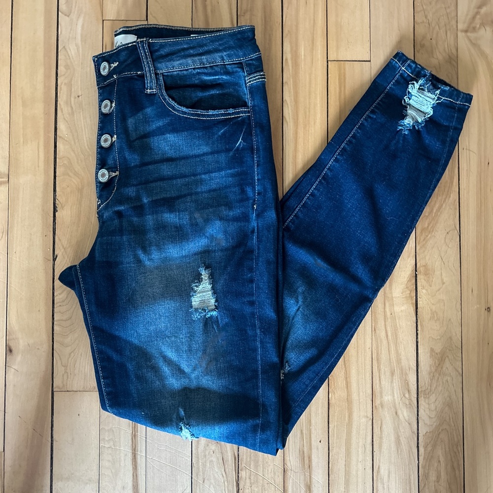 NWOT KanCan Distressed Skinny Jeans